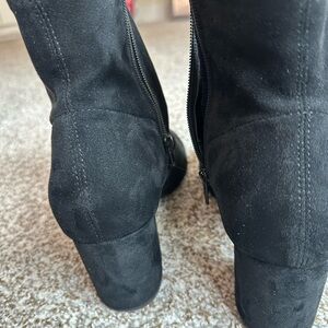 White Mountain Black Heeled Boots Suede Texture
